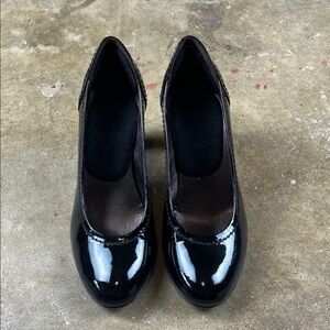AGL Shiny Black Patent Leather Heels
Size: 36 (women’s 5.5-6)